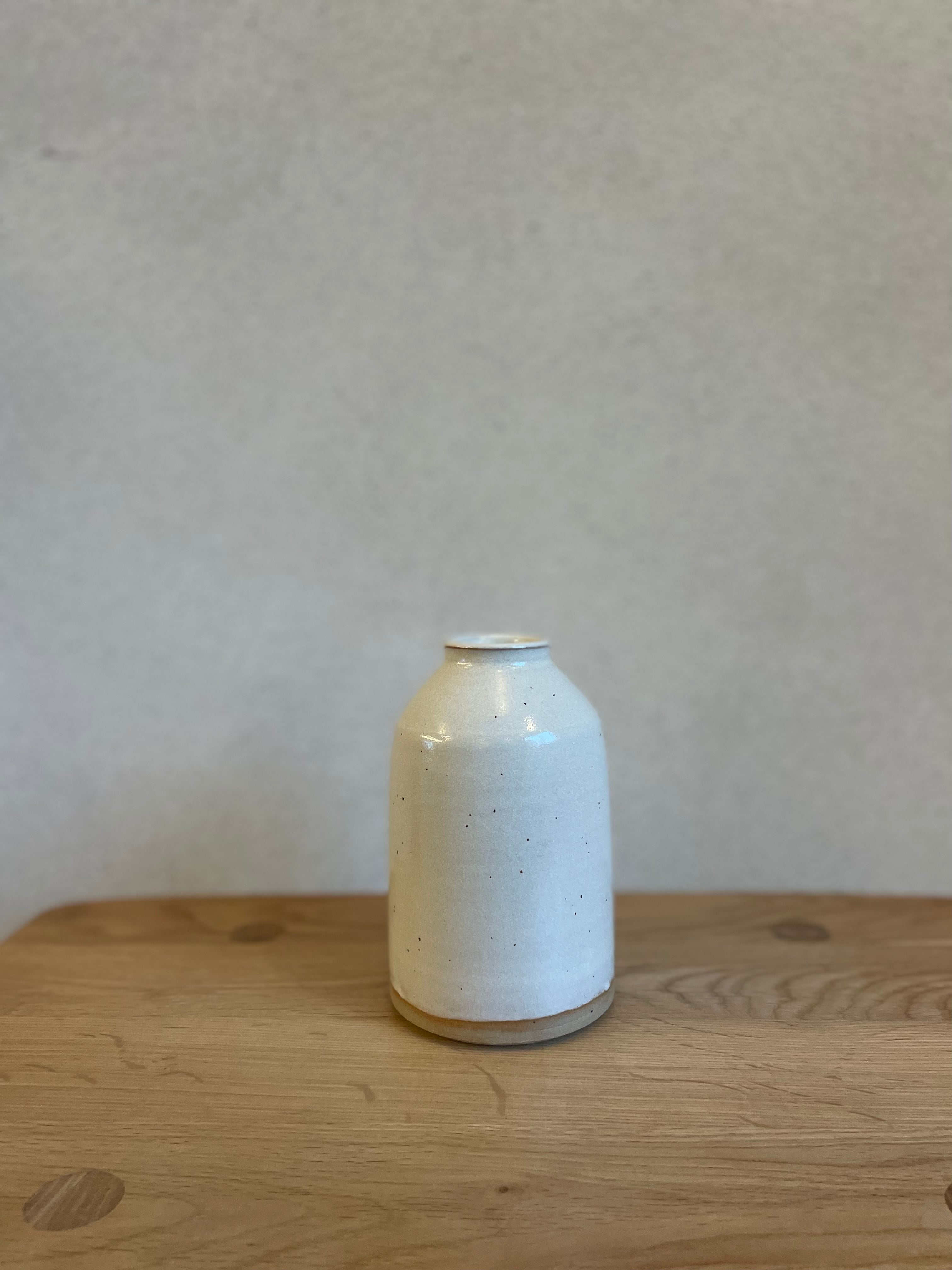 Curved Vase (M) - Linen