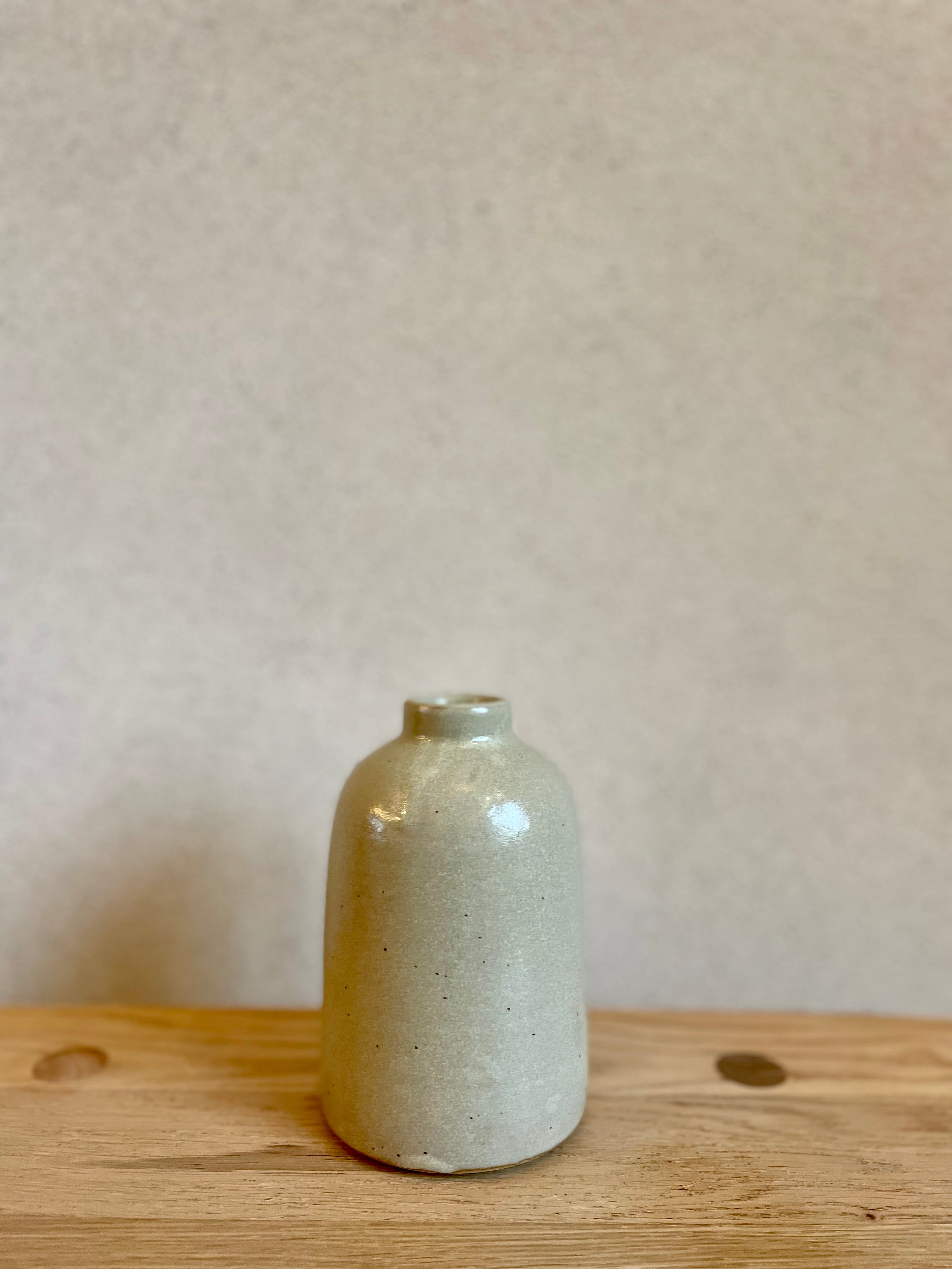 Curved vase (M) - Pebble